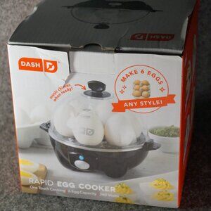 Dash Rapid Egg Cooker Boiler Poacher Steamer NEW Open Box w/ Measuring Cup